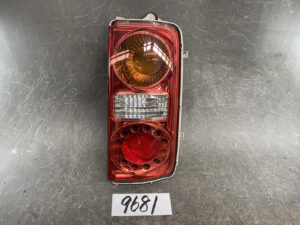 NISSAN ELGRAND  Genuine Taillight ICHIKOH D005  Right Side x1 *DAMAGED*