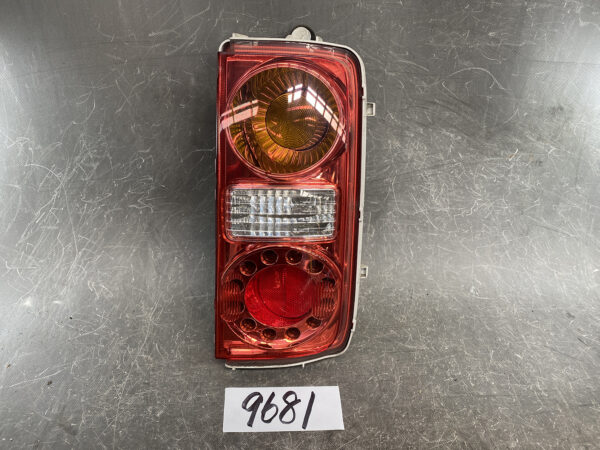 NISSAN ELGRAND  Genuine Taillight ICHIKOH D005  Right Side x1 *CRACKED*