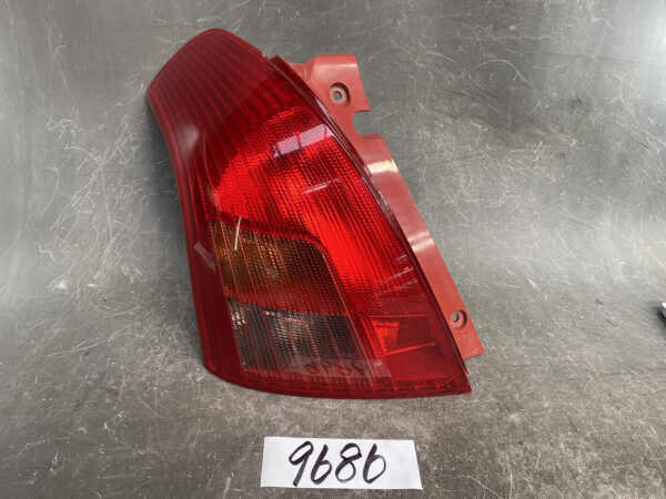SUZUKI SWIFT ZC71S ZC11S ZD11S ZC31S Taillight P4476 Left Side x1