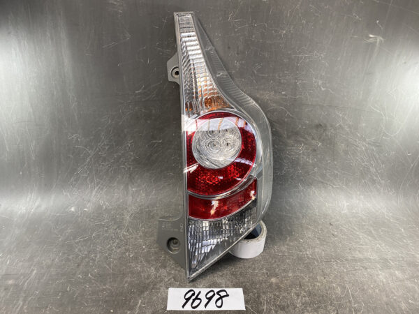 TOYOTA AQUA Prius C NHP10 Genuine Taillight STANLEY 52-252 Right Side x1