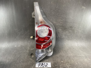 TOYOTA AQUA Prius C NHP10 Genuine Taillight STANLEY 52-252 Right Side x1