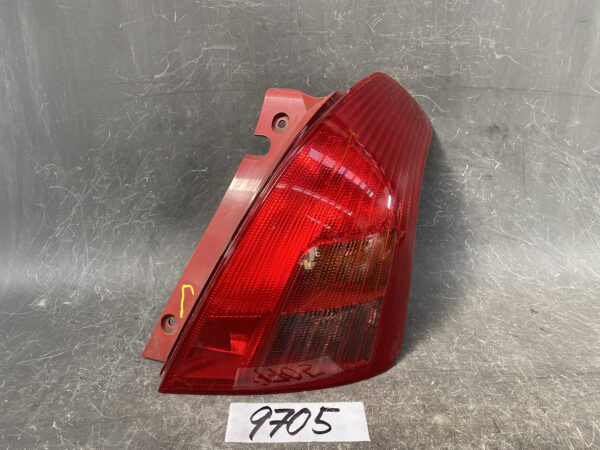 SUZUKI SWIFT ZC71S ZC11S ZD11S ZC31S Taillight P4476 R Right Side x1 *DAMAGED*
