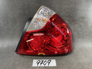 NISSAN FUGA CIMA Y50 Genuine Taillight  KOITO 220-63786  Right Side x1 *DAMAGED*