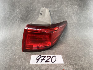 xxxx NISSAN ELGRAND E52 Genuine Taillight STANLEY P8503  Right Side x1