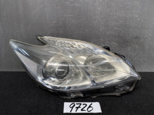 TOYOTA PRIUS ZVW30 ZVW35 Headlight 47-29 Right Side x1