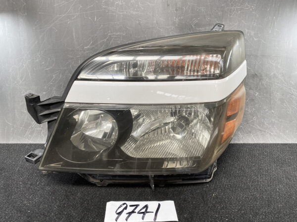 TOYOTA NOAH VOXY AZR60 AZR65 Headlight 28-183 Left Side x1