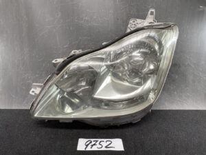 TOYOTA CROWN GRS180 GRS181 GRS182 Headlight 30-301 L Left Side x1 Damaged