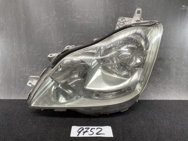 TOYOTA CROWN GRS180 GRS181 GRS182 Headlight 30-301 L Left Side x1