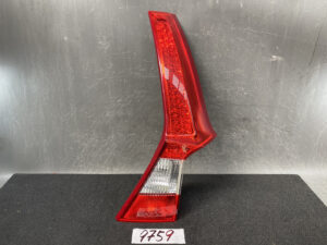 VOLVO XC70 V70  Genuine Taillight 31265458 Right Side x1