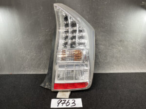 TOYOTA PRIUS ZVW30 Genuine Taillight STANLEY 47-37 RIGHT SIDE x1