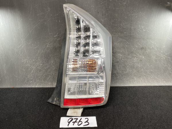 TOYOTA PRIUS ZVW30 Genuine Taillight STANLEY 47-37 RIGHT SIDE x1