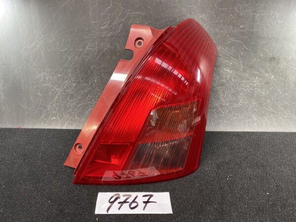 SUZUKI SWIFT ZC71S ZC11S ZD11S ZC31S Taillight P4476 R Right Side x1 *DAMAGED*