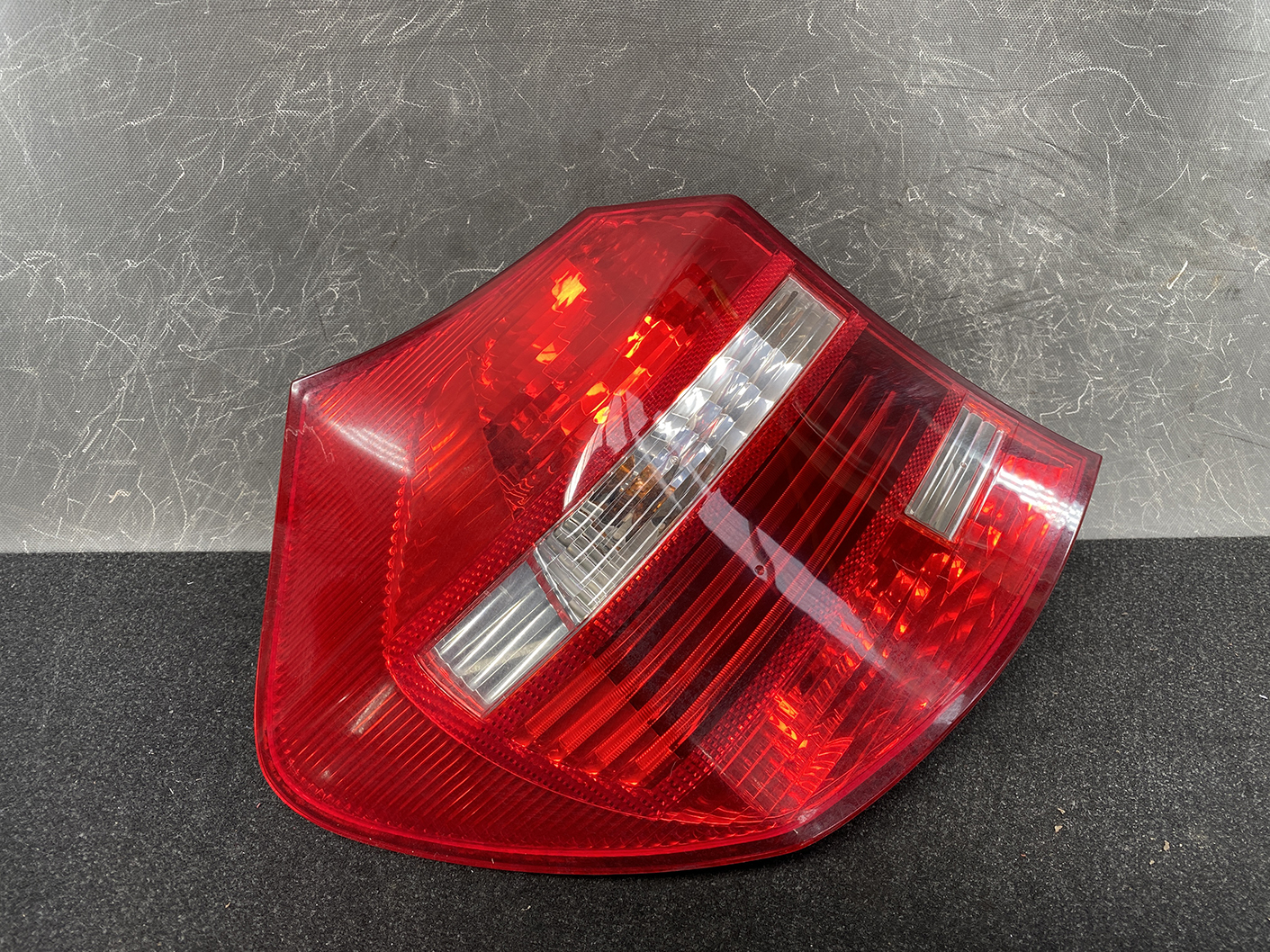BMW 1 SERIES E81 E87 Genuine LED Taillight 63217181297 Left Side x1 - Image 2