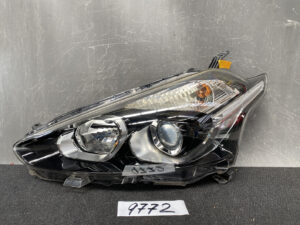 TOYOTA SIENTA HIBRID 170 Headlight 52-282 Left Side x1 *REPAIRED*