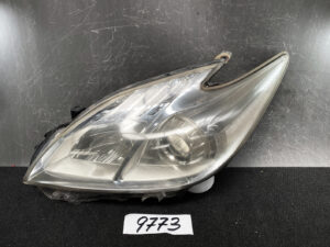 TOYOTA PRIUS ZVW30 ZVW35 Headlight 47-29 LEFT Side x1