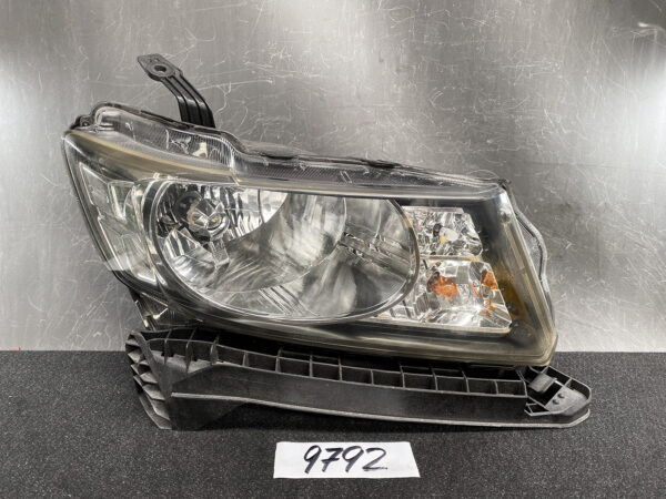 HONDA FREED SPIKE GB3 GB4 Genuine HID Headlight 100-22068 Right Side x1