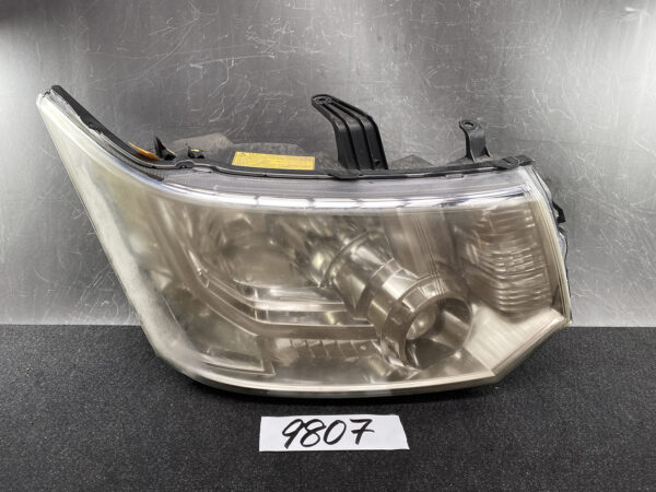 MITSUBISHI DELICA D5 Headlight KOITO 100-87918 Right Side x1 *DAMAGED*