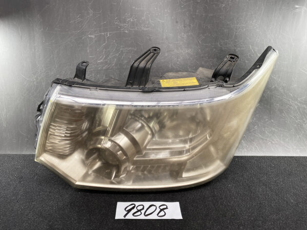MITSUBISHI DELICA D5 Headlight KOITO 100-87918 Left Side x1 *DAMAGED*