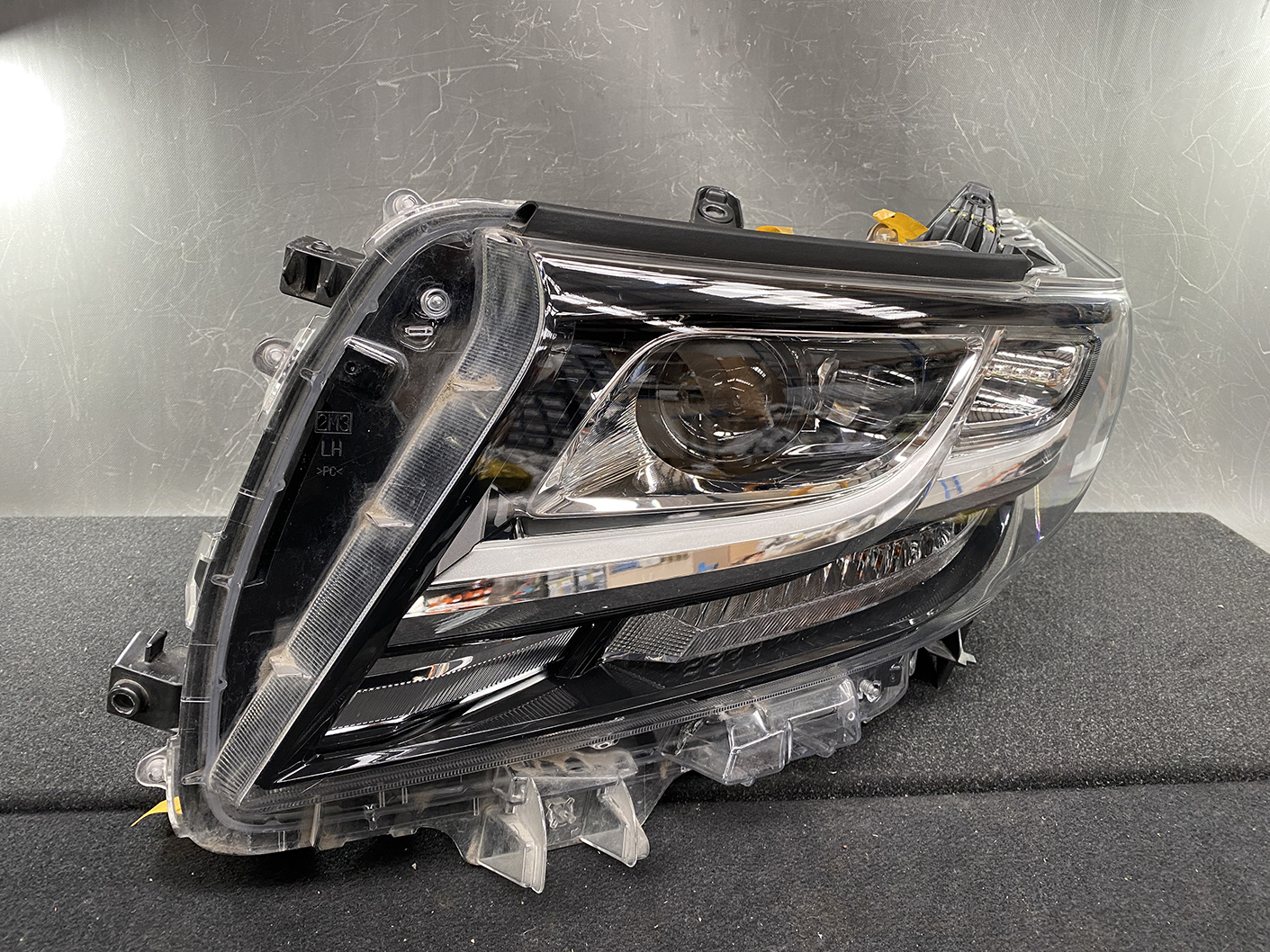 TOYOTA ALPHARD AGH30 AGH35 GGH30 Genuine Headlight 58-60 Left Side x1 *REPAIRED* - Image 2