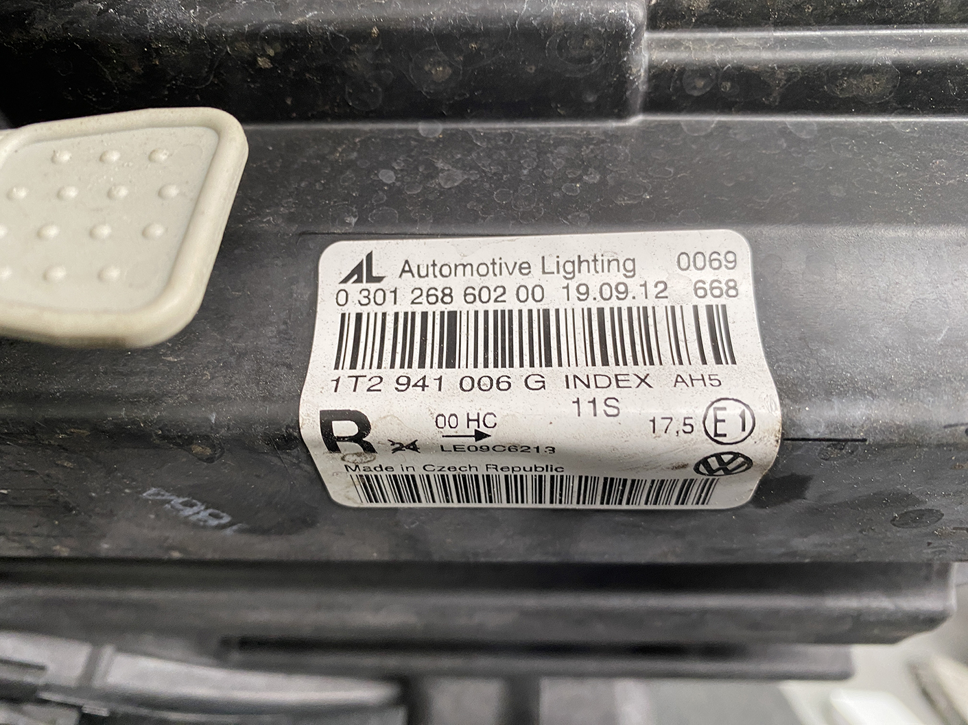 VOLKSWAGEN GOLF TOURAN 1T3 Headlight 1T2941006G Right Side x1 - Image 7