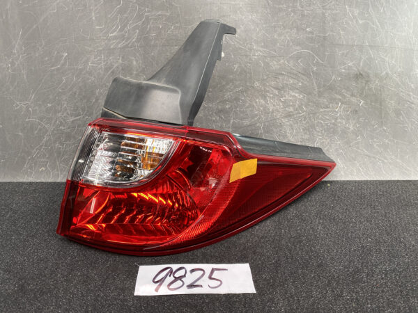 MAZDA PREMACY CW NISSAN LAFESTA Taillight P9377 Right Side x1