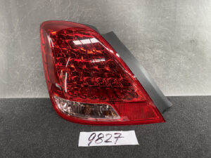 TOYOTA CROWN MAJESTA UZS186 UZS187 Genuine Taillight  ICHIKOH 30-318 Left Side x1