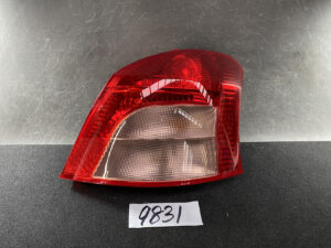 TOYOTA VITZ YARIS P90 P95 Taillight  KOITO 52-142  Right Side x1