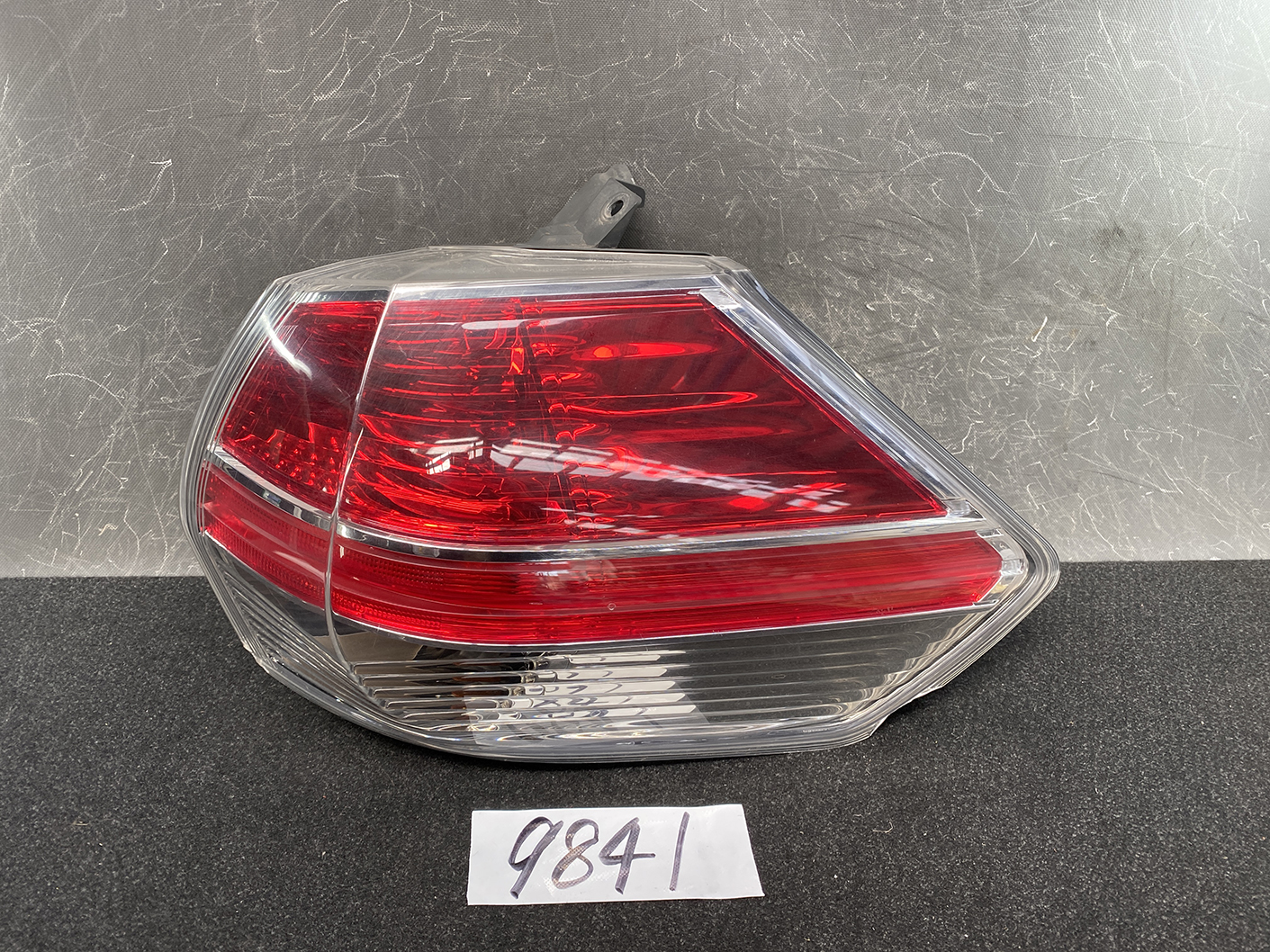 NISSAN X-TRAIL XTRAIL T32 Genuine Taillight 220-17939 Right Side x1