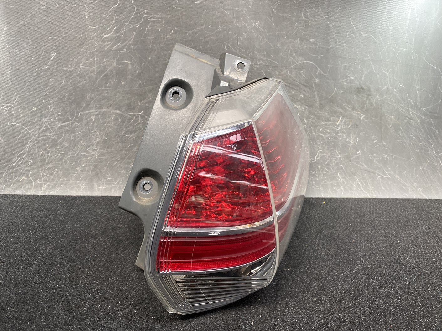 NISSAN X-TRAIL XTRAIL T32 Genuine Taillight 220-17939 Right Side x1 - Image 2