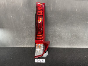 TOYOTA ROOMY M900A M910A Taillight 220-69047 Right Side x1