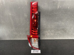 TOYOTA ROOMY M900A M910A Taillight 220-69047 Left Side x1