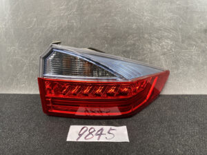 HONDA GRACE GM4 GM5 Taillight KOITO 220-18241E Right Side x1