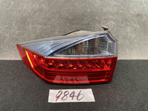 HONDA GRACE GM4 GM5 Taillight KOITO 220-18241E Left Side x1