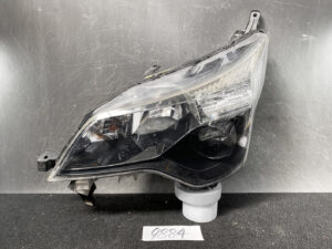 TOYOTA SPADE NSP140 HID Headlight 52-261 LEFT Side x1