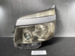 TOYOTA VOXY ZRR70 ZRR75 HID Headlight 28-203 Left Side x1