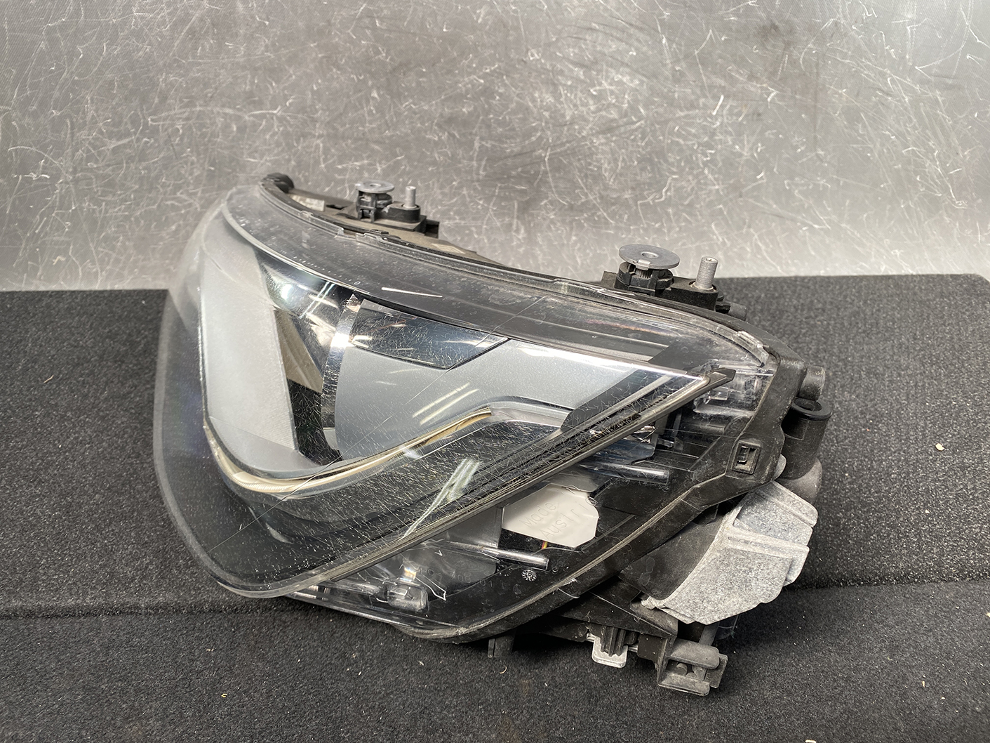 AUDI A1 8X Genuine Headlight 8X0 941 005 A Left Side x1 - Image 3