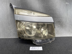 TOYOTA VOXY ZRR70 ZRR75 HID Headlight 28-203 Right Side x1