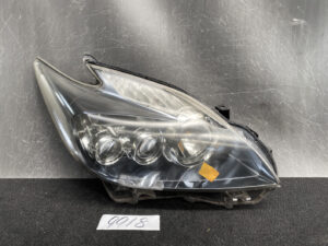 TOYOTA PRIUS ZVW30 Headlight KOITO 47-30 Right Side x1