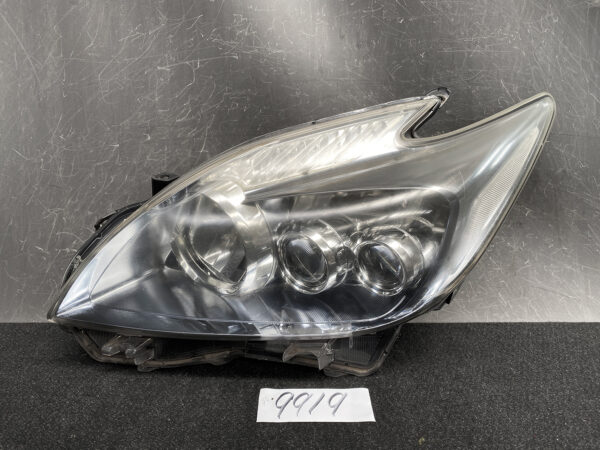 TOYOTA PRIUS ZVW30 Headlight KOITO 47-30 Left Side x1