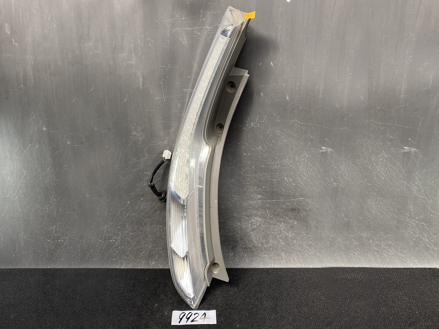 NISSAN LEAF AZE0 Genuine Taillight D115 Left Side x1 *DAMAGED*