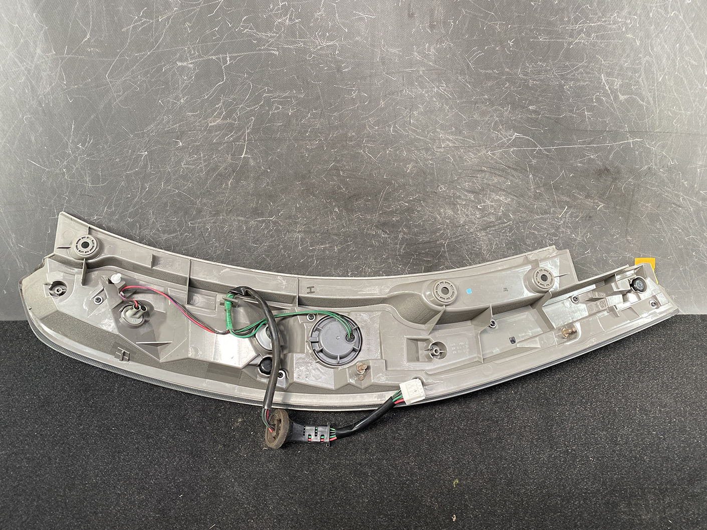 NISSAN LEAF AZE0 Genuine Taillight D115 Left Side x1 *DAMAGED* - Image 4