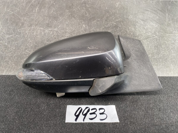 TOYOTA Prius C AQUA NHP10 Door Mirror TR1001 027520 Right Side x1