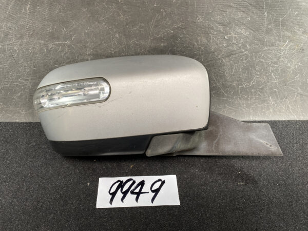 MAZDA PREMACY CREW  Door  Mirror 521 522 with Indicator Right Side x1