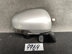 TOYOTA RACTIS  SUBARU TREZIA Mirror 9851  9849 Right Side x1