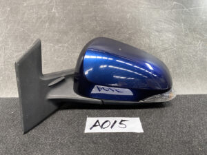 TOYOTA Prius C AQUA NHP10 Door Mirror TR1001 027520 Left Side x1