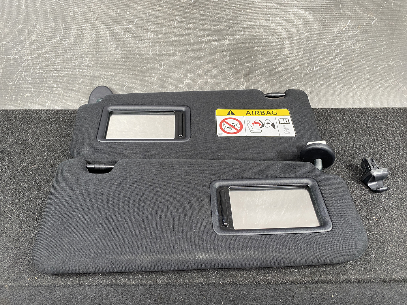 TOYOTA HARRIER ZSU60 ZSU6 ASU65 ASU60 Genuine Sun Visor LEFT - Image 4