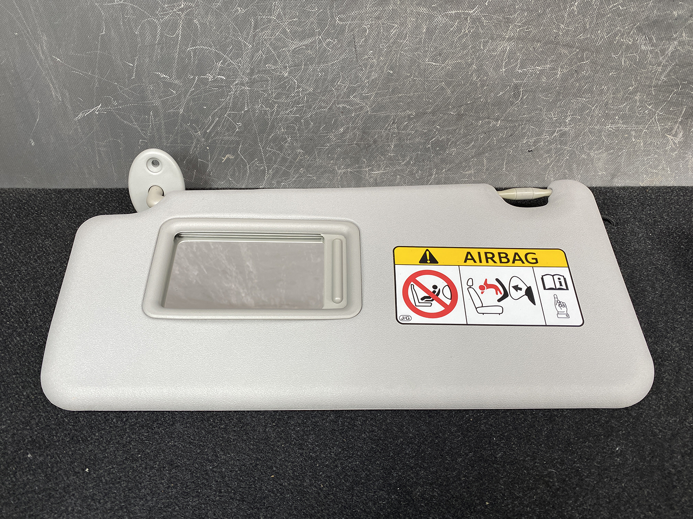 TOYOTA VOXY NOAH ESQUIRE ZRR80 Sun Visor LEFT - Image 2