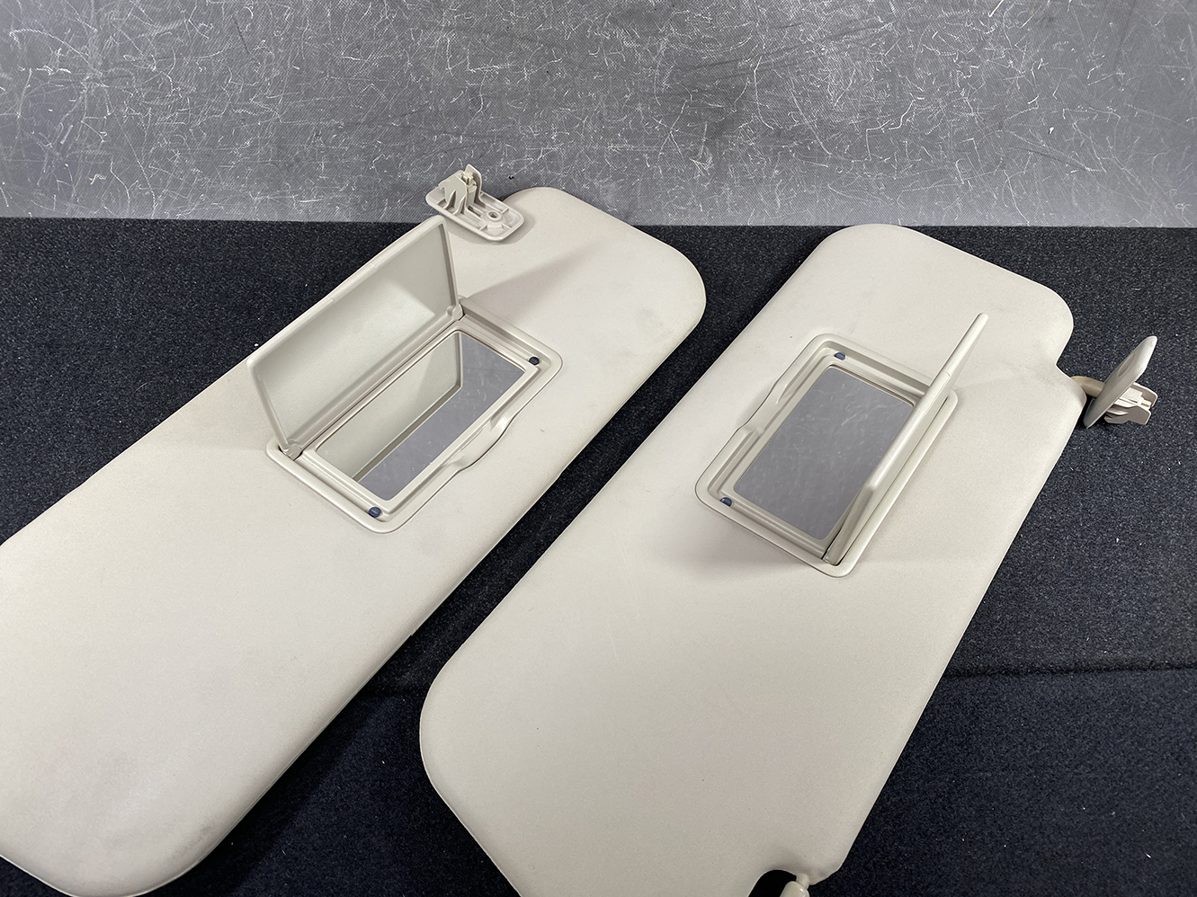 NISSAN CUBE Z11 Genuine Sun Visor Left - Image 4