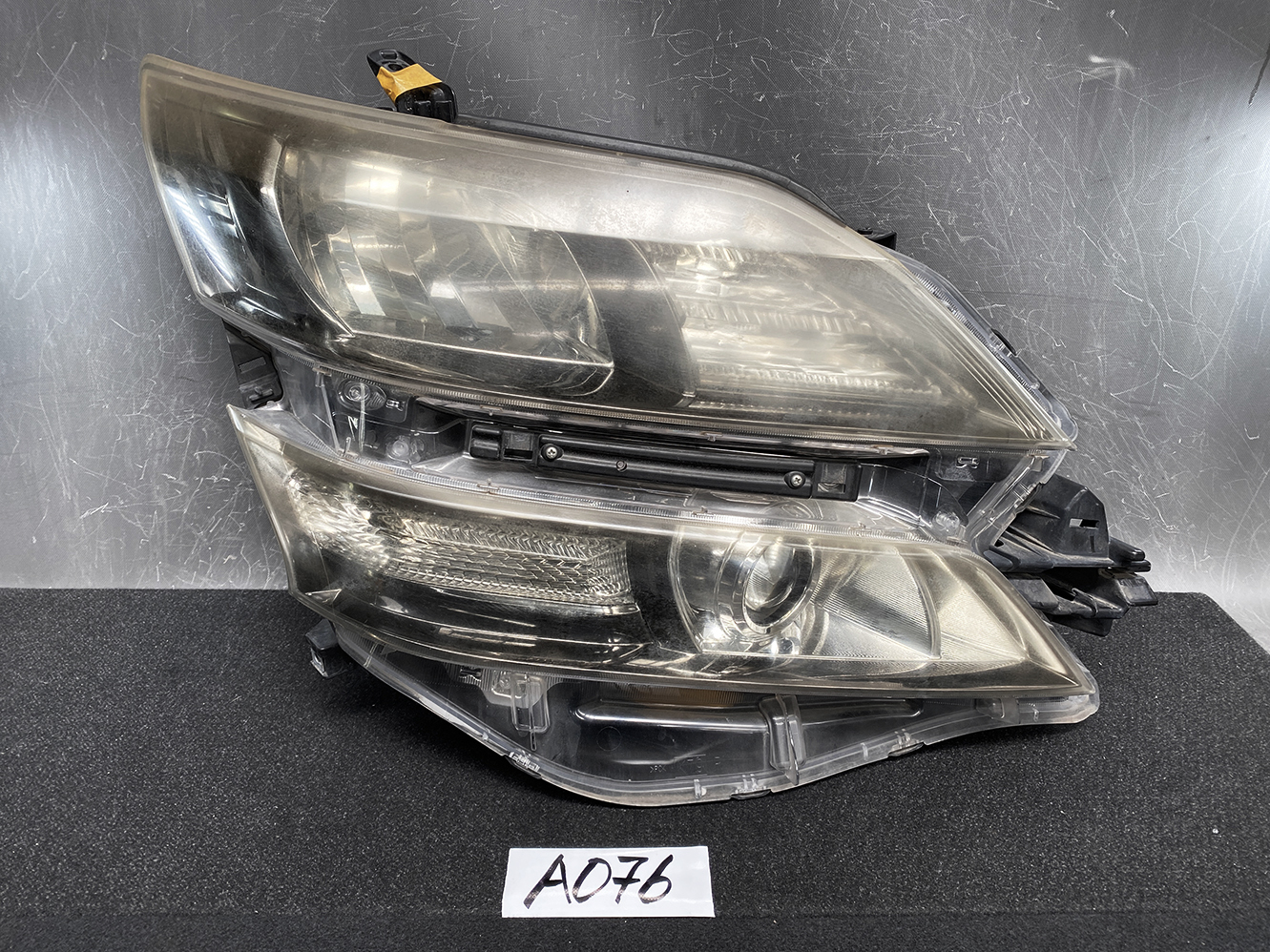 TOYOTA ALPHARD VELLFIRE ANH20 Headlight 58-23 Right Side x1*REPAIED*