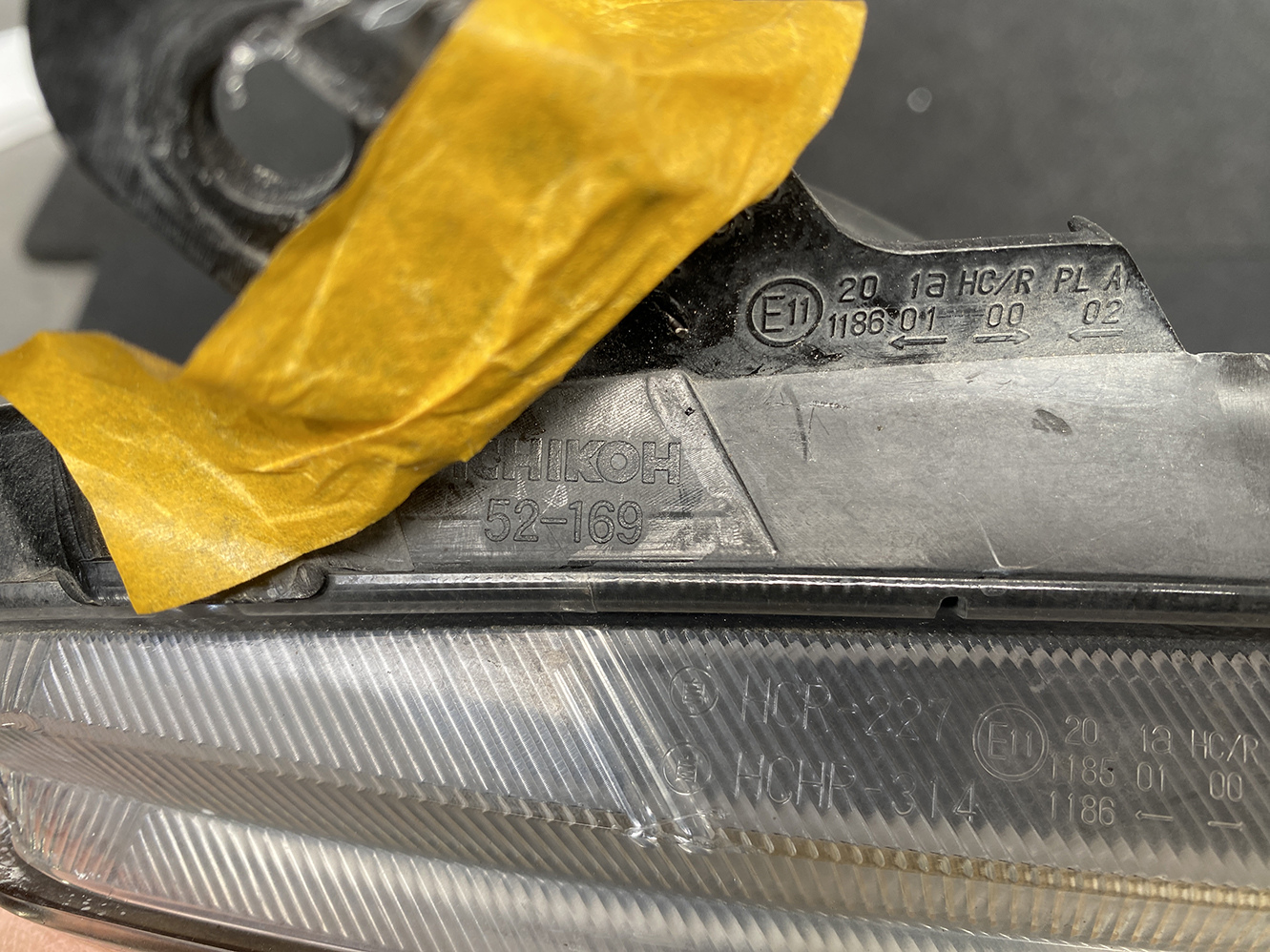 TOYOTA VITZ SCP90 Headlight  ICHIKOH 52-169 Right Side x1 *DAMAGED* - Image 8